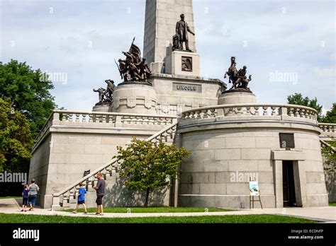 Springfield Illinois Oak Ridge Cemetery Abraham Lincoln Tomb And War