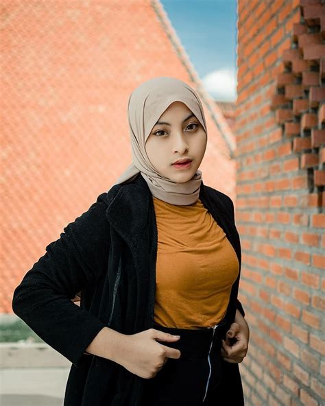 Pin Oleh Ikeh Kimochi Di Hijab Stylist 3 Di 2021 Gaya Hijab Kasual