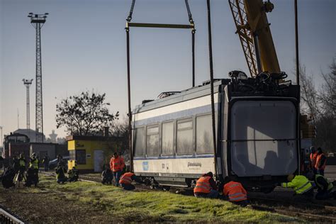 Hét közben az egyik festékboltban dolgozik, de szombat este leveti a munkaruhát. Szombat Esti Láz Film Videa / Film-Magyarul!™ Bosszúállók: Végjáték 2019 Teljes ... - Teljesen ...