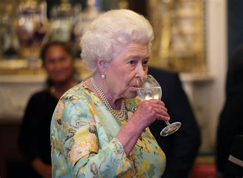 Meghan Markle To Kate Middleton 8 Photos Of Royals Drinking