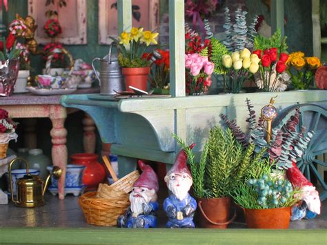 Blukatkraft Dollhouse Miniatures Garden And Flower Shop In 112 Scale