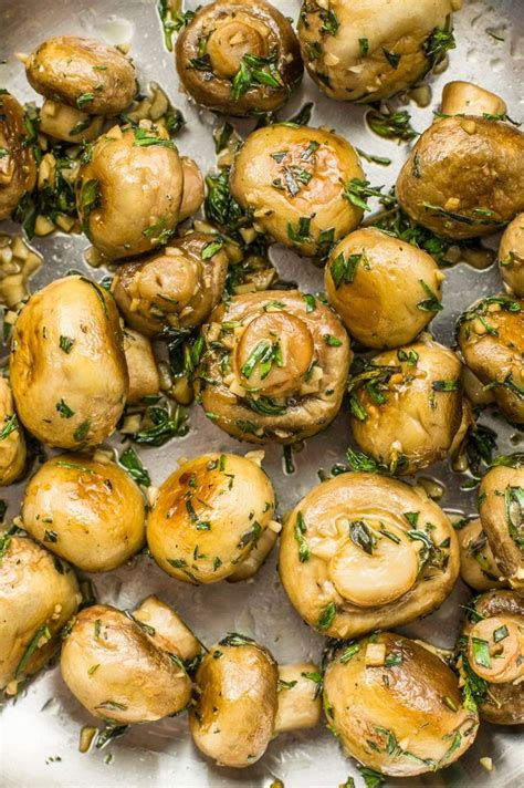 Easy 5-Ingredient Garlic Herb Sauteed Mushrooms | Recipe in 2020 | Easy mushroom recipes ...