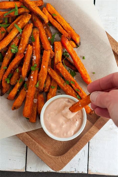 Baked until crispy and seasoned to perfection. Healthy and creamy, you'll flip for this Sweet Potato Fries Dipping Sauce! Mad… | Sweet potato ...