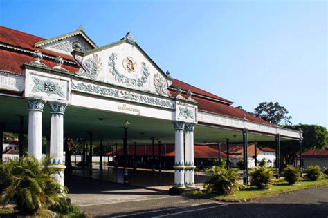 Pesona Wisata Istana Raja Yogyakarta
