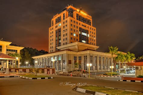Ditubuhkan pada tahun 1994, ia mempunyai 13 sekolah dan 9 institusi penyelidikan sehingga sekarang dan merupakan universiti awam kesembilan yang ditubuhkan di malaysia. University Malaysia Sabah | Kampus International Labuan ...