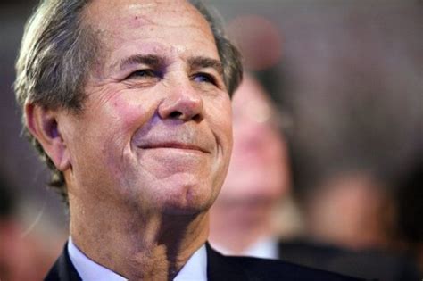 Cependant, il est critiqué par certains constitutionnalistes, particulièrement dans le cadre du contrôle de constitutionnalité des lois qu'il est chargé d'effectuer. Debré: le Conseil Constitutionnel est devenu une sorte de ...