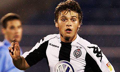 €5.00m* sep 29, 1991 in novi.adem ljajic is the cousin of fevzi layic (sporting director pendikspor). Adem Ljajic-Fiorentina Biography and Photos | Sports Club Blog