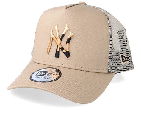 New York Yankees Camo Infill Camel Trucker New Era Caps