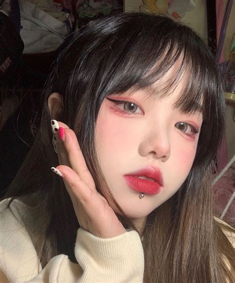 ㅤ˒ · 𝗎𝗓𝗓𝗅𝖺𝗇𝗀🜸 ˒ · Em 2021 Garotas Fofas Maquiagem Ulzzang Garotas Asiáticas