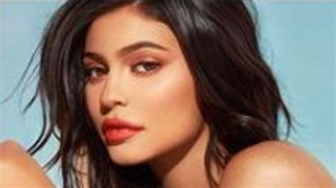 Kylie Jenner Kourtney Kardashian Pose In Kylie Cosmetics Photo Shoot