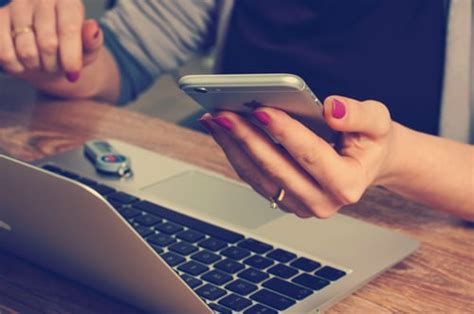 How to tell if someone is active on snapchat. How To Tell If Someone Is Active On Their Phone - TechRul