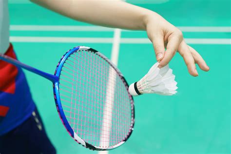 How To Make The Perfect Serve In Badminton Here S How