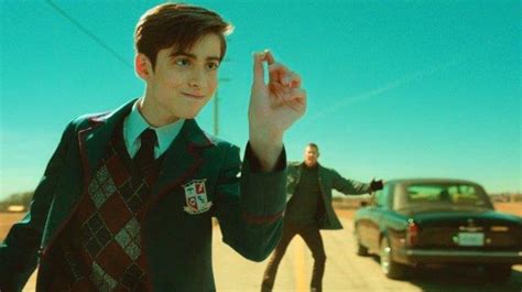 Sweater Plaid Worn By Number Five Aidan Gallagher In The Series