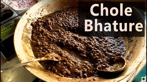 Chole bhature is a an all time favourite punjabi dish. Rohini ke Famous Chole Bhature || Delhi Breakfast Special ...