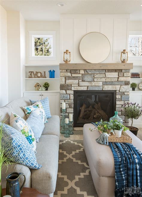 10 Awesome Traditional Coastal Cottage Living Room