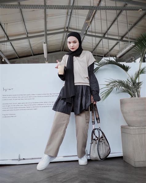Tampil Feminin Dan Stylish Dengan 5 Ide Padupadan Outer Vest Ala Selegram Hijab