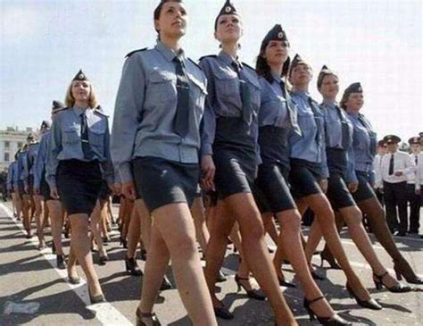 美女爱戎装，乌克兰女兵的颜值到底有多高？凤凰网