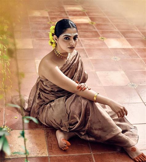 Nikhila Vimal In Golden Organza Saree Outfit K4 Fashion