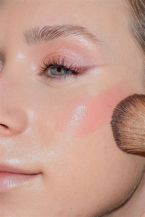 Rosy Makeup Look For Summer 2021