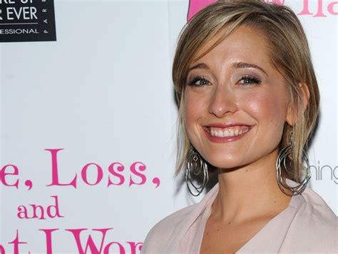 Smallville Actress Allison Mack Granted Bail In Sex Trafficking Case Canoecom