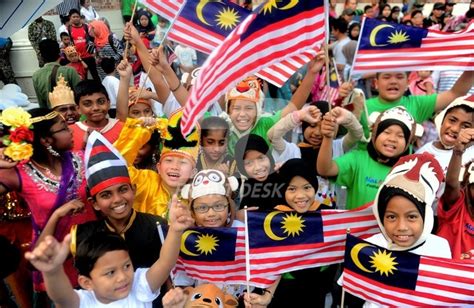 Jika maksud pernyataan prabowo bahwa jumlah penduduk jawa tengah lebih besar dari malaysia,maka pernyataan. 32.6 juta penduduk Malaysia suku keempat 2018. Daripada ...