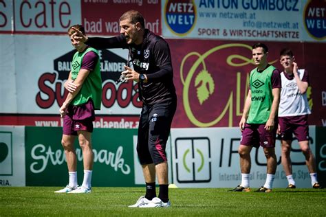 Edin terzić folgt bei borussia dortmund auf lucien favre. In pictures: Slaven Bilic puts Hammers to work | West Ham ...
