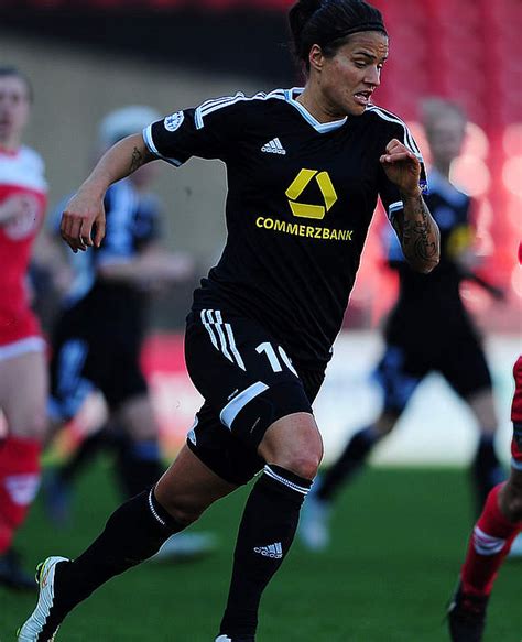 Linda sembrant om lagets segerfirande med prins daniel! Dzsenifer Marozsan, FFC Frankfurt | Frauenfußball ...