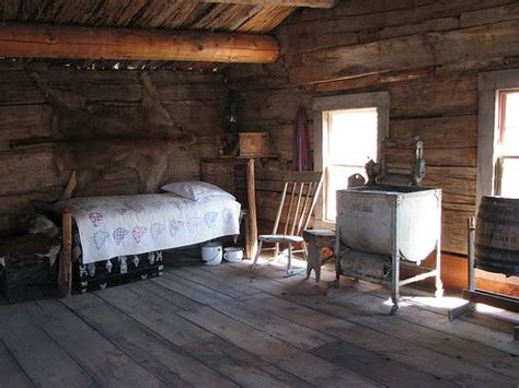 Inside An Old West Settelers Cabin One Room Cabins Log Cabin