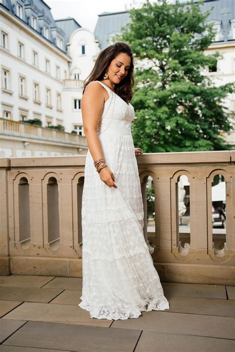 Brautkleider große Größen - moderne Hochzeitskleider in 48 ...