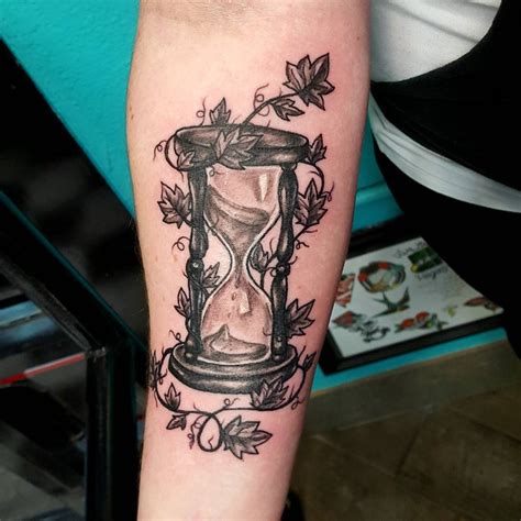 40 explore the eternal passage of time with hourglass tattoo ideas hourglass tattoo hour