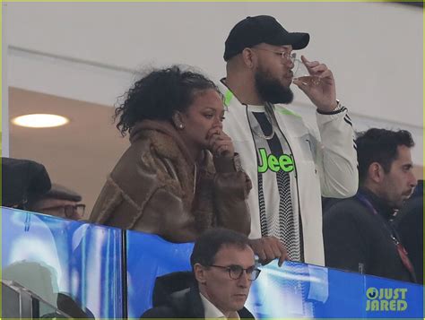 Rihanna Cheers On Juventus Team At Soccer Match In Italy Photo 4394830 Rihanna Photos Just
