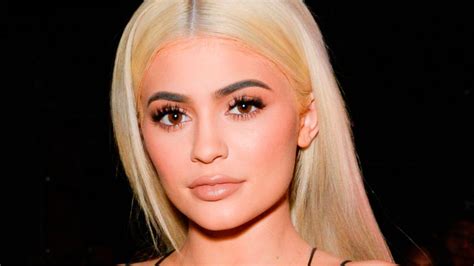 Kylie Jenner Just Teased A New Peach Make Up Palette Cosmopolitan