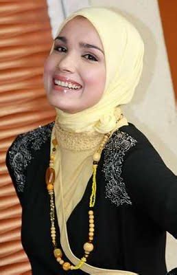 Another way to say for example. Rumah Wardina Safiyyah Kena Pecah Masuk Tiga Perompak ...