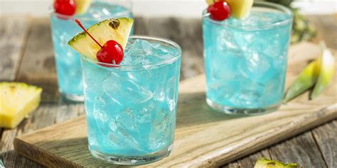 Gin And Blue Curaçao Come Together In This Gorgeous Blue Cocktail