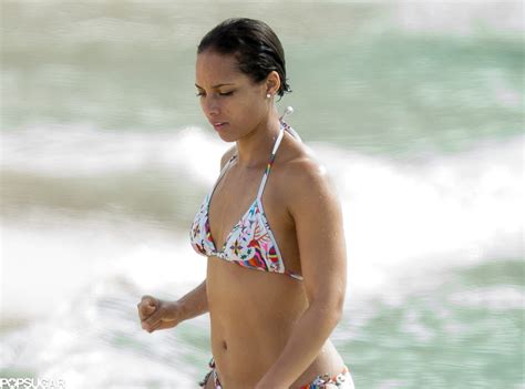 Alicia Keys Wore A Printed Bikini Alicia Keys Heats Up A Bahamas