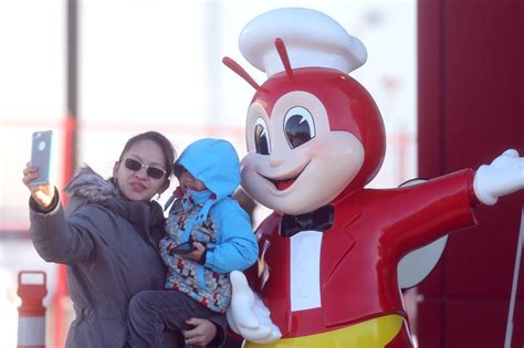 Filipino Fast Food Chain Jollibee Expands In Canada With Toronto