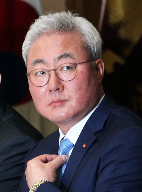 Sk이노베이션 회장 취임 뒤 강력한 리더십을 발휘해 '행복추구'를 핵심으로 하는 skms(sk그룹 경영관리체계)의 재정립과 그룹 재무구조 개선, 수출기업으로 전환을 통해 sk그룹을 재계 순위 3위로. 간담회 참석한 김준 SK이노베이션 사장