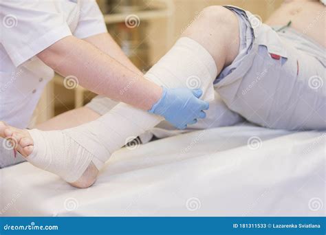 Nurse Bandages The Leg Stock Image Image Of Health 181311533