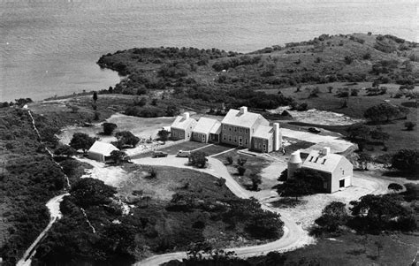 You Can Own Jackie Kennedys Marthas Vineyard Estate For A Cool 65