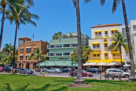 Take a tour through miami beach art deco district. A guide to Art Deco Miami and its decorative architecture