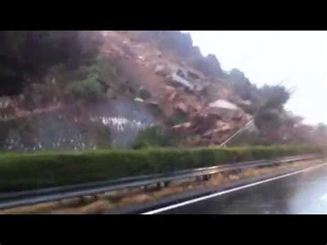 地震活動 / 地震活动 ― dìzhèn huódòng ― seismic activity. 福島 地震 常磐道 崖崩れ - YouTube