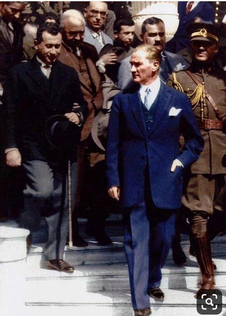 Zor bir dönemde türkiye cumhuriyetini kurarak bir ülkeyi yeniden ayağa kaldıran insan mustafa kemal atatürk, çok fazla gülmediği resimlerin yanında atatürk fotoğrafları yüksek çözünürlük. Mustafa Kemal Atatürk'ün az bilinen fotoğrafları ...