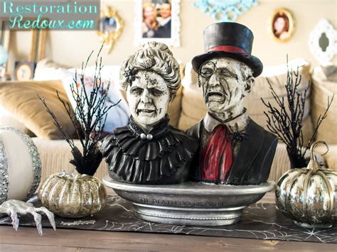 Halloween table decor would look equally classy and creepy. Spooky Halloween Coffee Table Decor - Daily Dose of Style