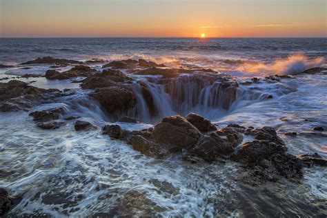 Sunset Over Thors Well Along Oregon Coast Photograph By David Gn
