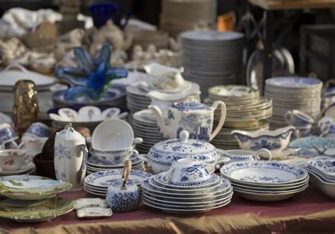 Le site 123brocante.com propose aux internautes le calendrier et la liste des informations. Brocante et vide-grenier : si vous tombez sur ça, achetez ...
