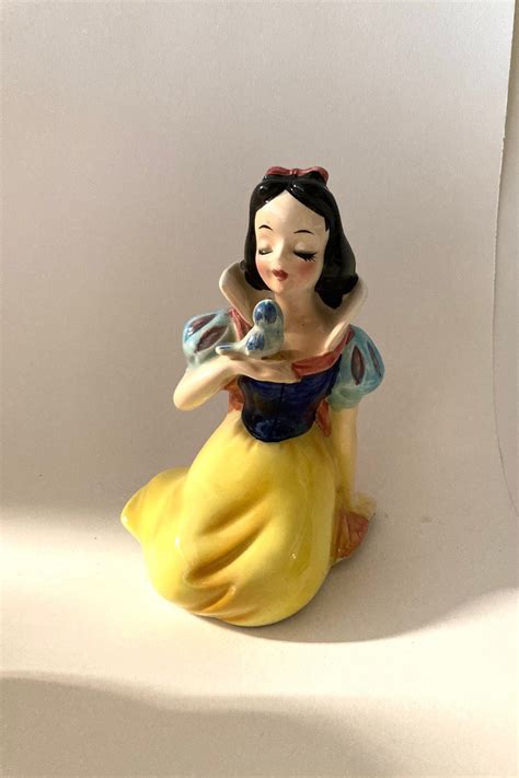 Snow White Walt Disney Figurine Enesco Porcelain Vintage 1970 In