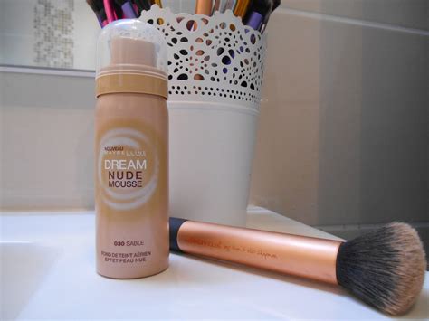 Ali Bé Le Fond de Teint Dream Nude Mousse de Gemey Maybelline