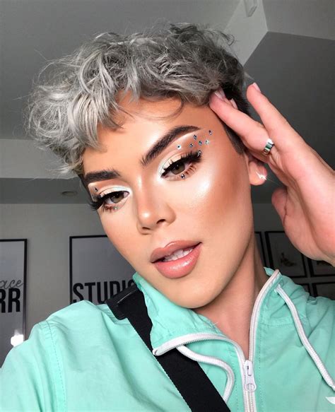 10 Up And Coming Beauty Influencers Youll Want To Follow E Online Uk