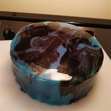Those cake finishes that should be on a wall for you to look at yourself in. My first (mostly) successful mirror cake 🍰 : CAKEWIN