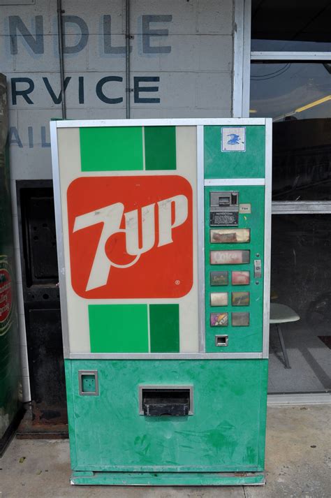 Old 7 Up Vending Machine The Uncola Coin Op Machine Coke Machine